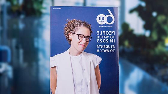 2023年2月的《美国平面设计》印刷版.封面上是一位面带微笑的设计师，旁边写着“2023年值得关注的人物:值得关注的学生”.”